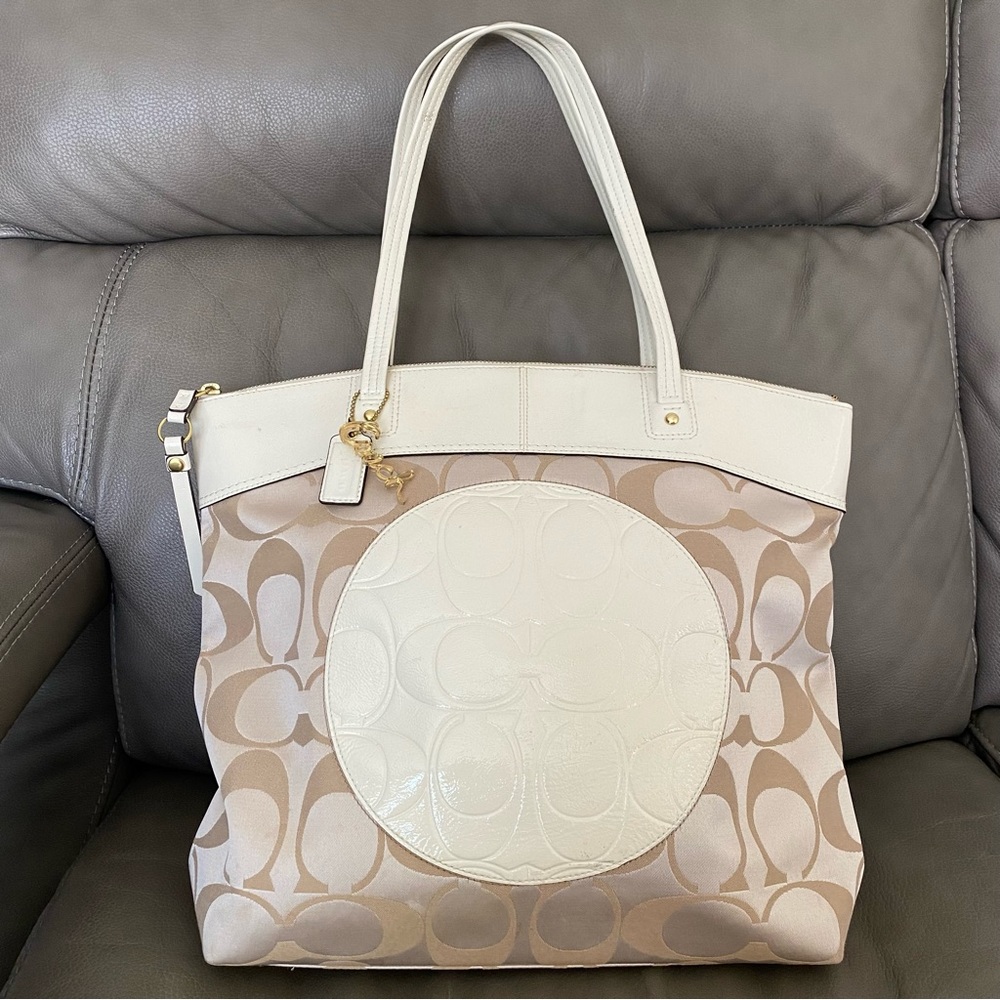 Vintage Coach Laura White shoulder Bag